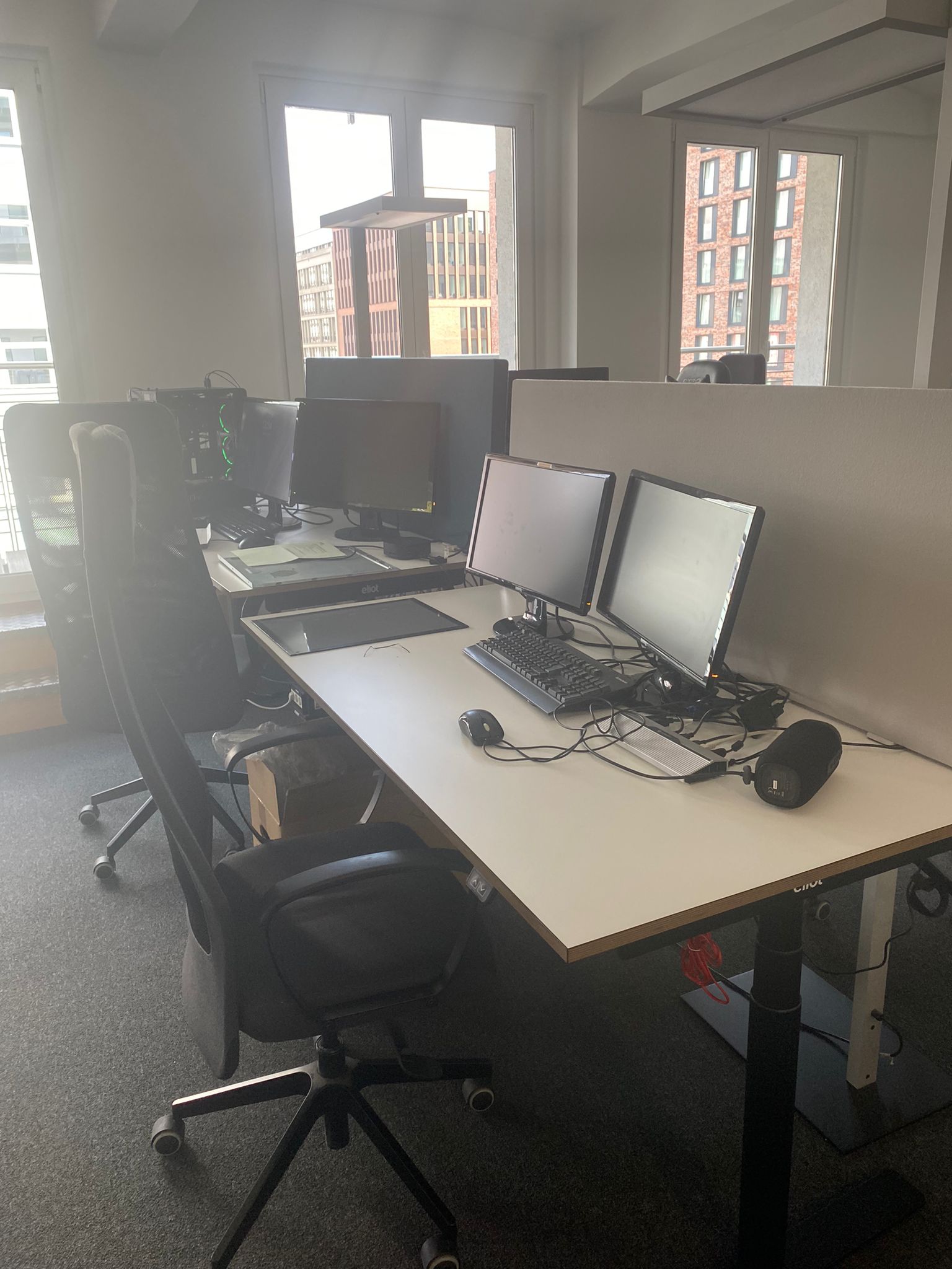 Arbeitsplätze bei frag.hugo – modernes Büro in der Spaldingstraße Hamburg